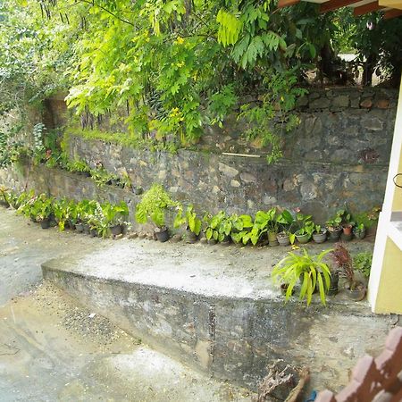 Guruge Guest House Ahangama Bagian luar foto