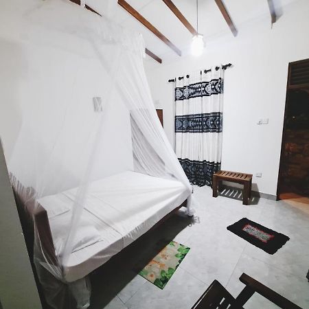 Guruge Guest House Ahangama Bagian luar foto