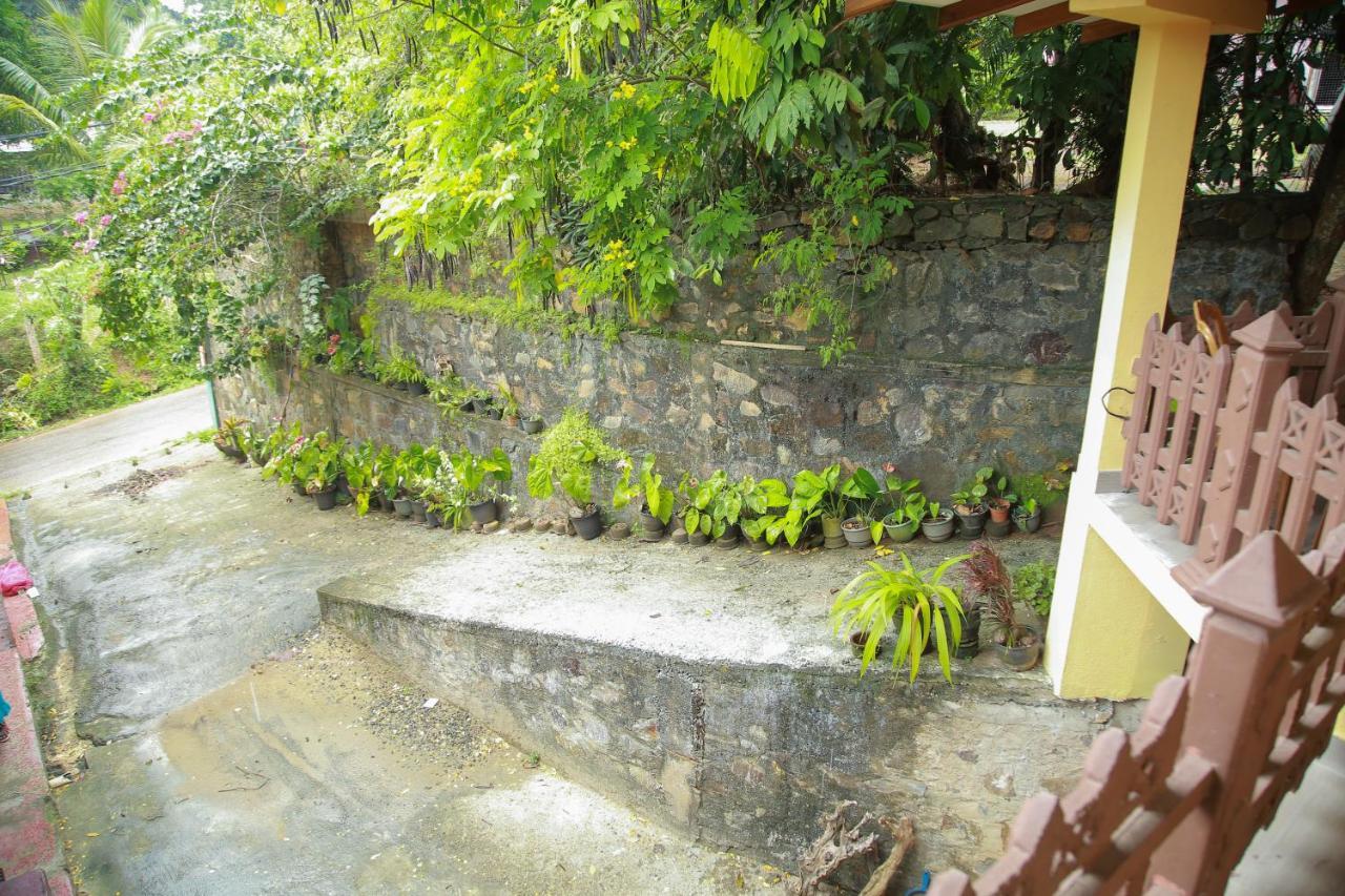 Guruge Guest House Ahangama Bagian luar foto