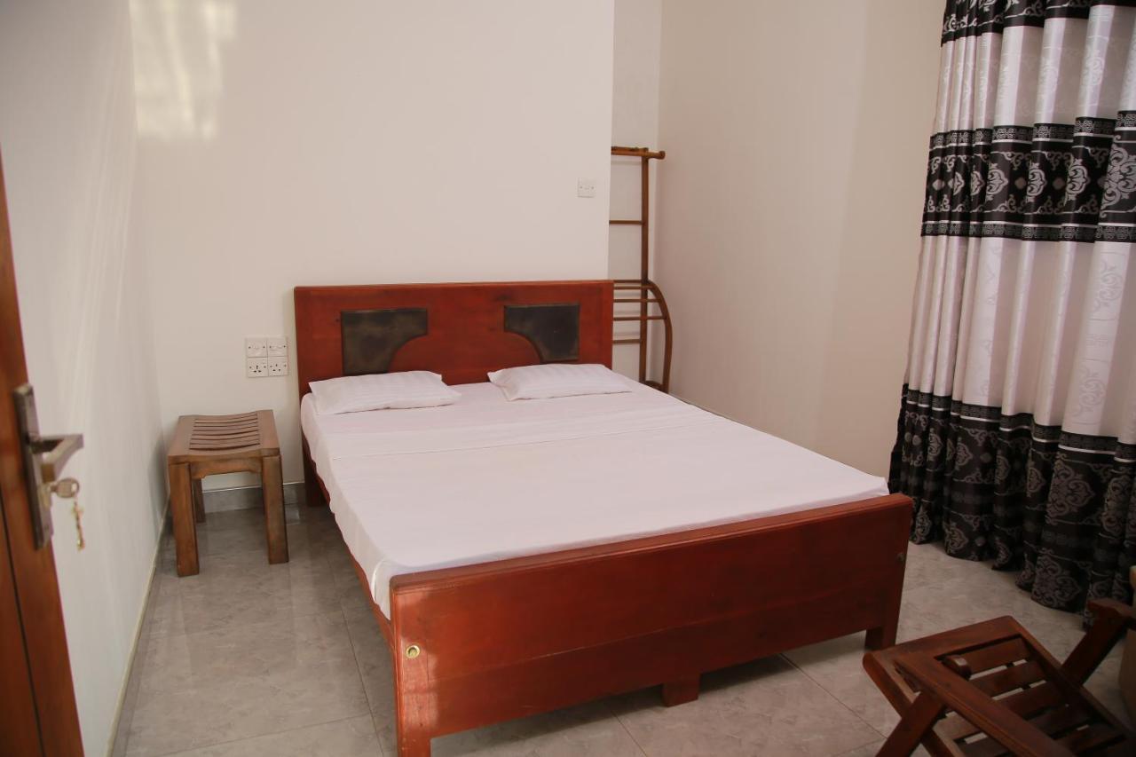 Guruge Guest House Ahangama Bagian luar foto