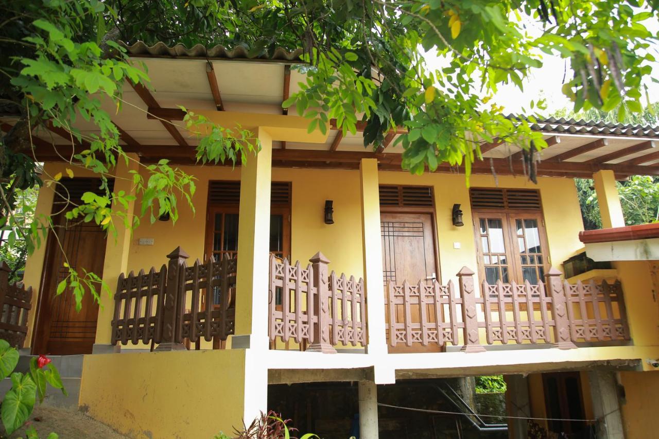Guruge Guest House Ahangama Bagian luar foto