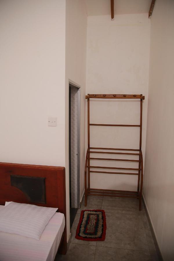 Guruge Guest House Ahangama Bagian luar foto