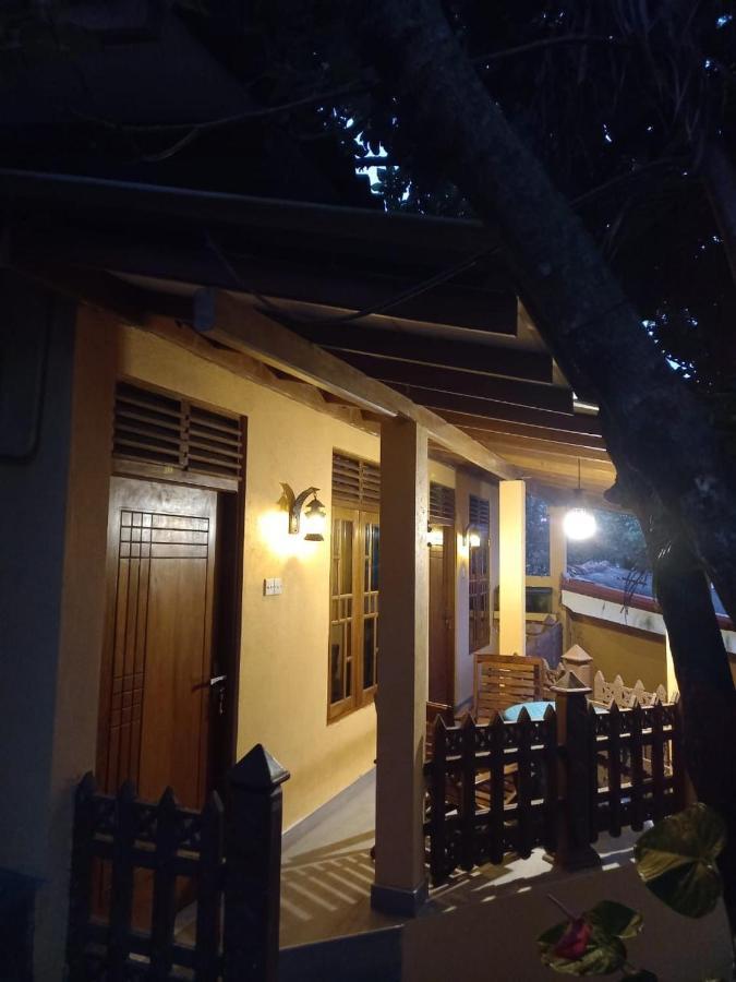 Guruge Guest House Ahangama Bagian luar foto