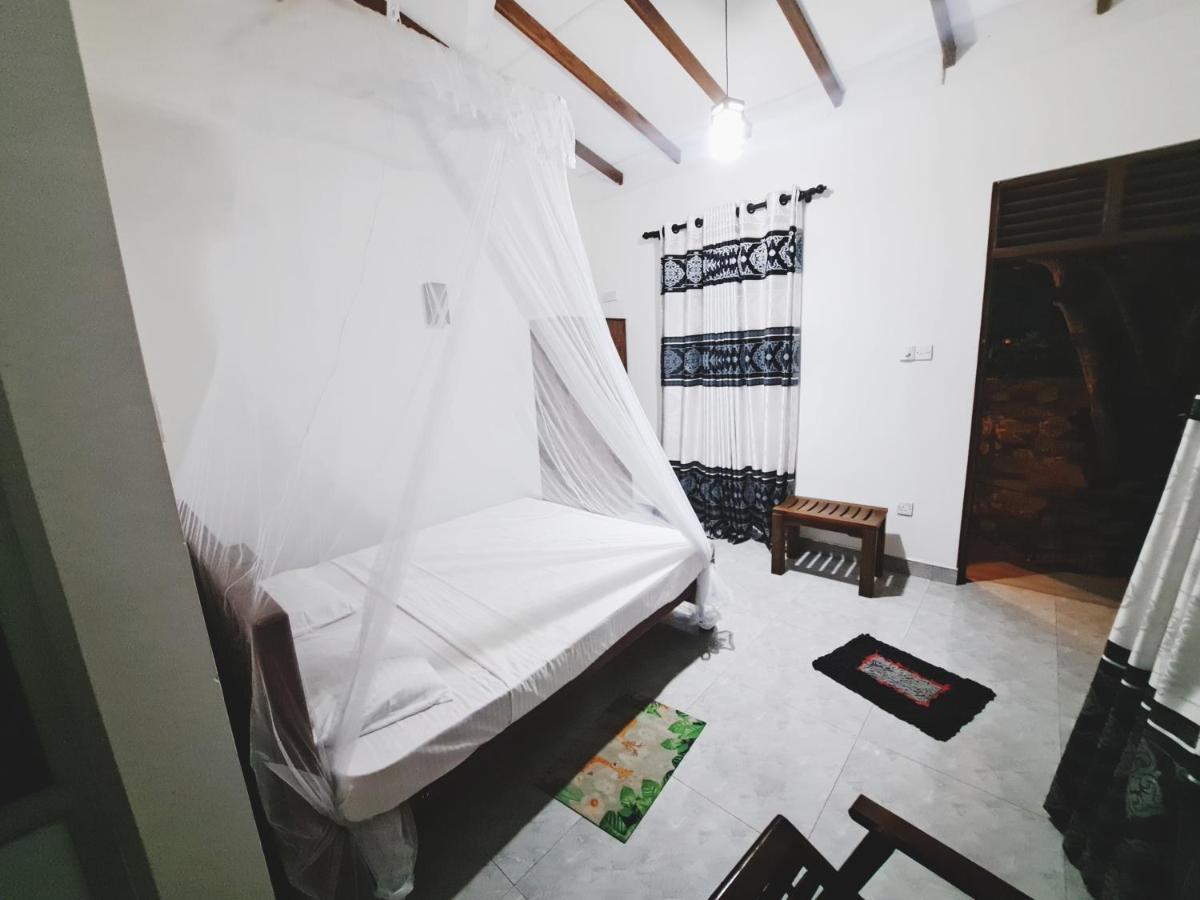 Guruge Guest House Ahangama Bagian luar foto